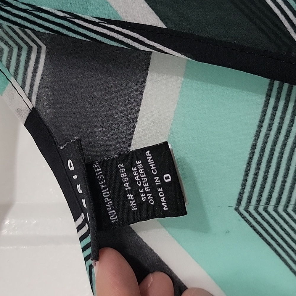 Torrid Button-Back Patterned Top - Size 0 - Picture 3 of 4